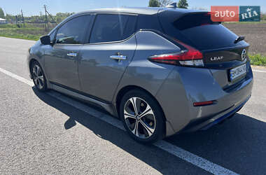 Хэтчбек Nissan Leaf 2022 в 