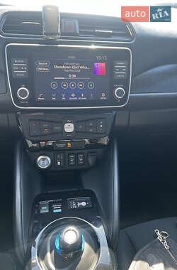 Хэтчбек Nissan Leaf 2022 в 