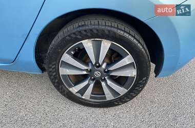 Хетчбек Nissan Leaf 2014 в 
