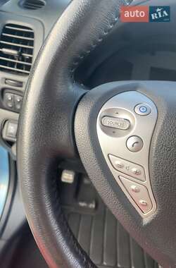 Хетчбек Nissan Leaf 2014 в 