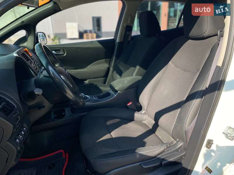 Хетчбек Nissan Leaf 2013 в Києві