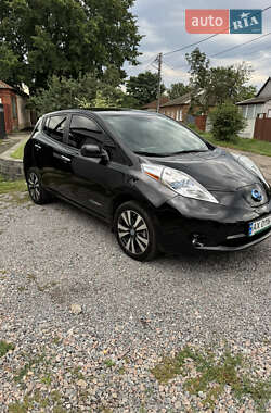 Хэтчбек Nissan Leaf 2013 в 