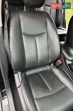 Хэтчбек Nissan Leaf 2013 в 