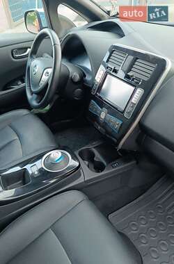 Хэтчбек Nissan Leaf 2015 в 