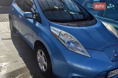 Хэтчбек Nissan Leaf 2013 в 