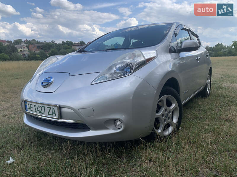 Хэтчбек Nissan Leaf 2013 в Днепре