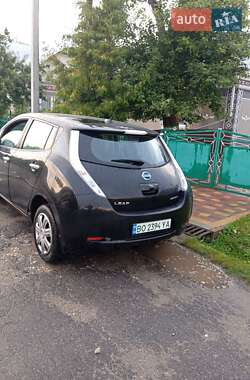 Хетчбек Nissan Leaf 2015 в 