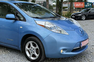 Хэтчбек Nissan Leaf 2012 в 