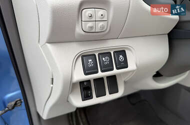 Хэтчбек Nissan Leaf 2012 в 