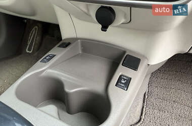 Хэтчбек Nissan Leaf 2012 в 