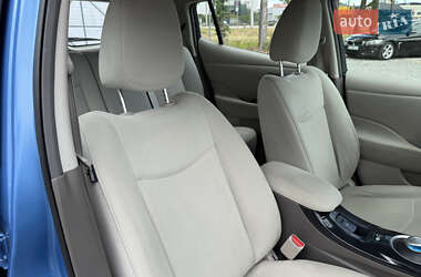 Хэтчбек Nissan Leaf 2012 в 