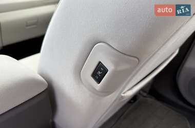 Хэтчбек Nissan Leaf 2012 в 
