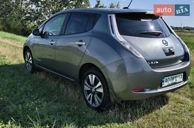 Хэтчбек Nissan Leaf 2015 в 