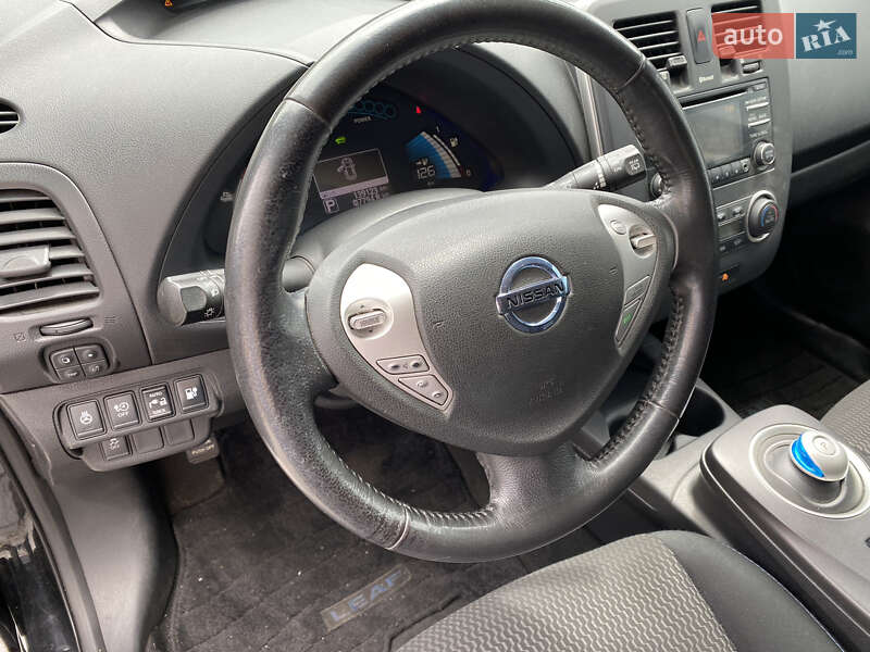 Хетчбек Nissan Leaf 2015 в Києві