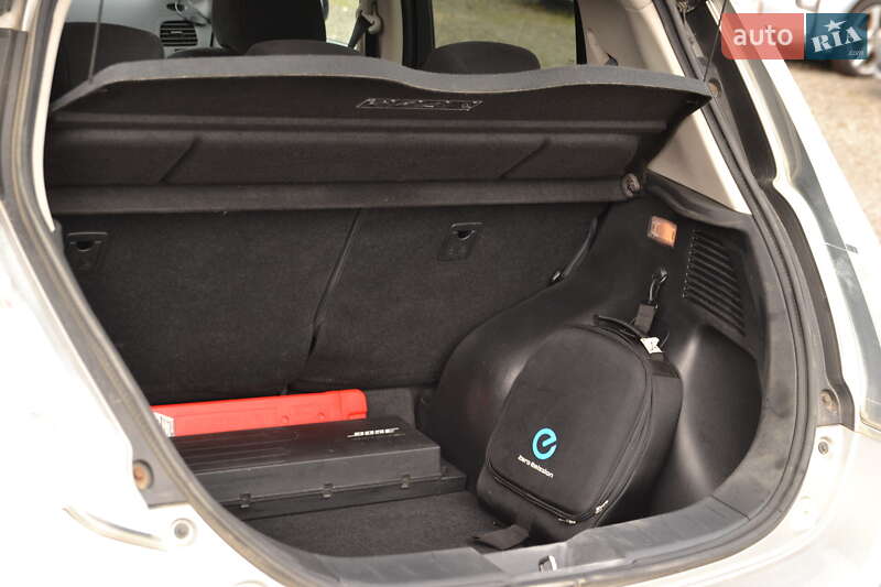 Хэтчбек Nissan Leaf 2015 в Луцке