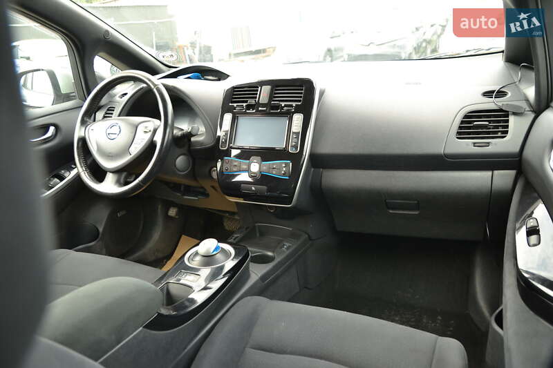 Хэтчбек Nissan Leaf 2015 в Луцке