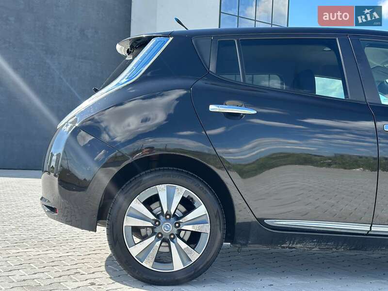 Хэтчбек Nissan Leaf 2013 в Львове