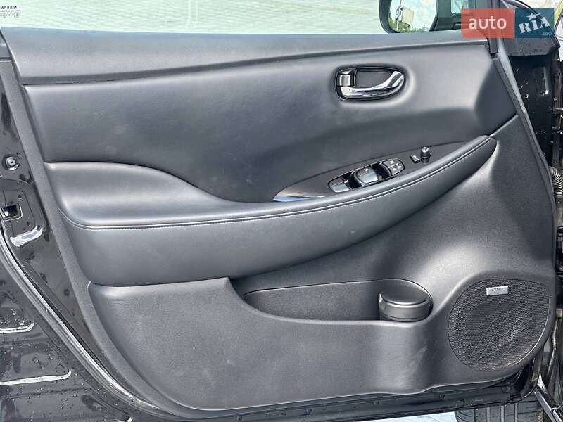 Хэтчбек Nissan Leaf 2013 в Львове