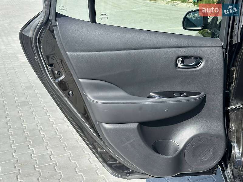 Хэтчбек Nissan Leaf 2013 в Львове