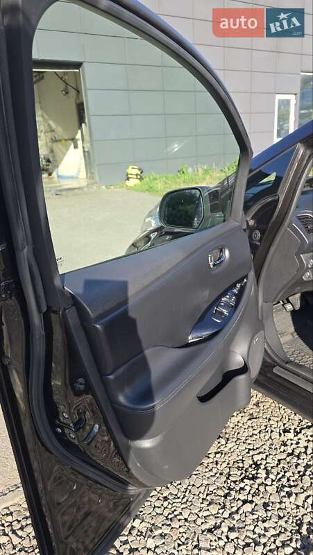 Хетчбек Nissan Leaf 2015 в Києві