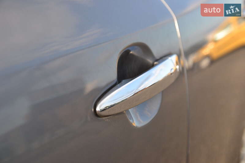 Хэтчбек Nissan Leaf 2014 в Луцке