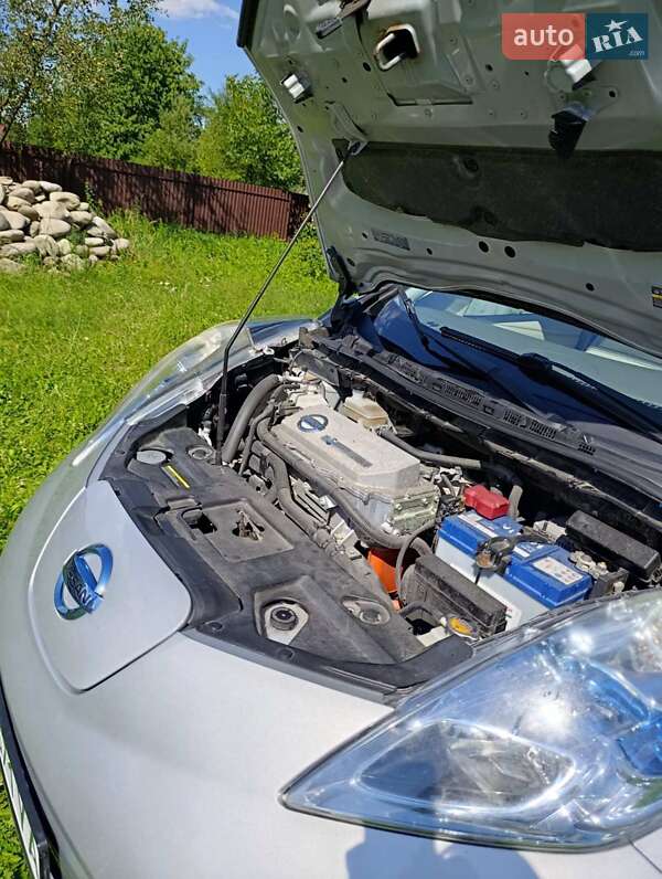 Хэтчбек Nissan Leaf 2011 в Коломые