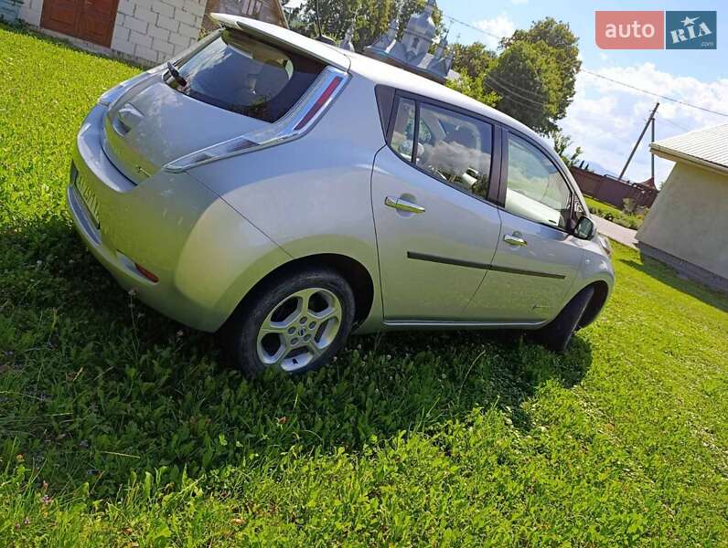 Хэтчбек Nissan Leaf 2011 в Коломые