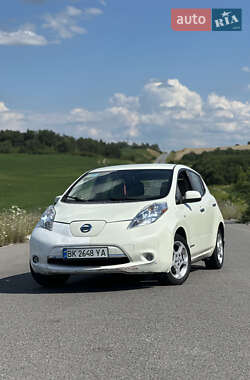 Хэтчбек Nissan Leaf 2012 в 