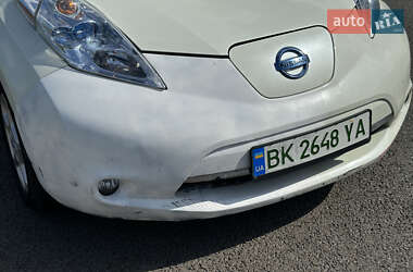 Хэтчбек Nissan Leaf 2012 в 