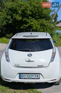 Хэтчбек Nissan Leaf 2013 в 
