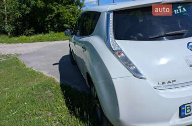 Хэтчбек Nissan Leaf 2013 в 