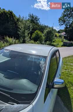 Хэтчбек Nissan Leaf 2013 в 
