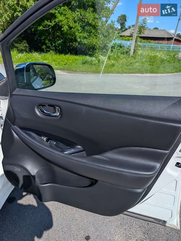 Хэтчбек Nissan Leaf 2013 в Тернополе