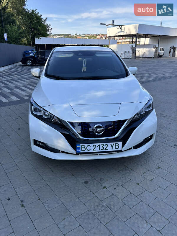 Хэтчбек Nissan Leaf 2021 в Ужгороде
