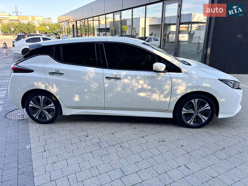 Хэтчбек Nissan Leaf 2021 в Ужгороде