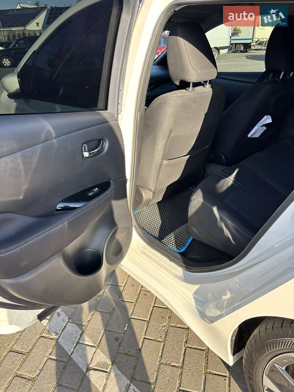 Хэтчбек Nissan Leaf 2021 в Ужгороде