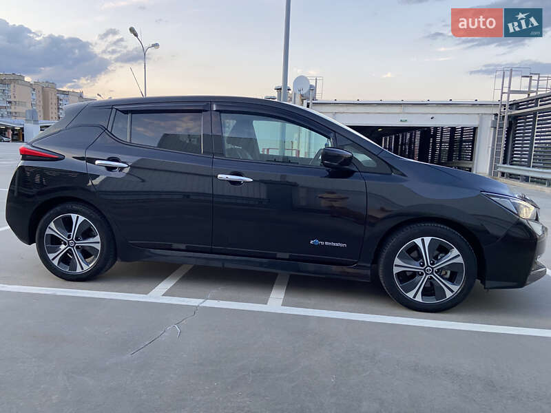 Хэтчбек Nissan Leaf 2018 в Киеве