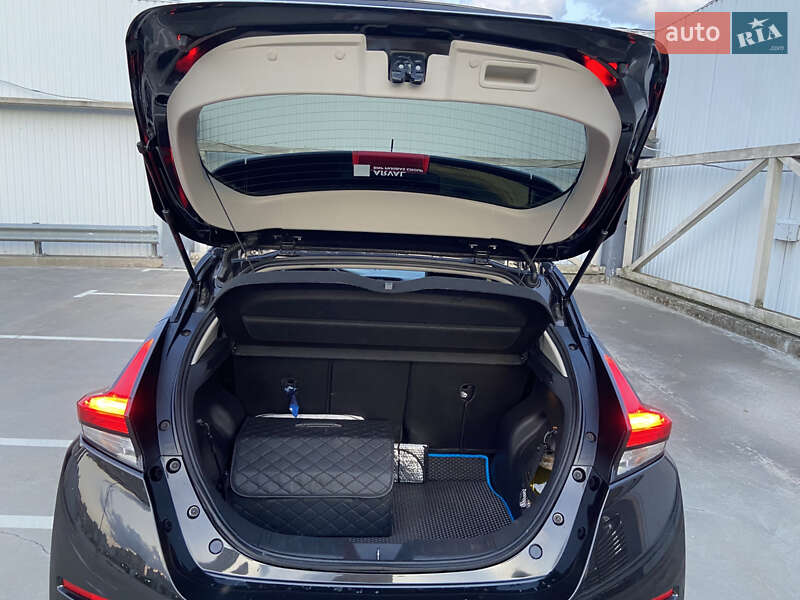 Хэтчбек Nissan Leaf 2018 в Киеве