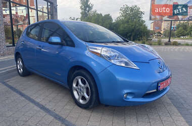Хэтчбек Nissan Leaf 2013 в 