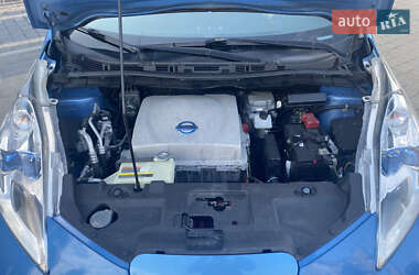 Хэтчбек Nissan Leaf 2013 в 