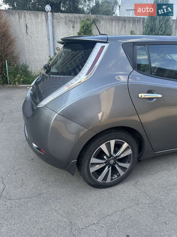 Хэтчбек Nissan Leaf 2017 в Днепре