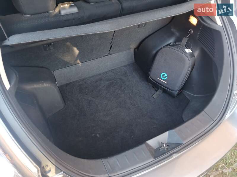 Хэтчбек Nissan Leaf 2014 в Черновцах