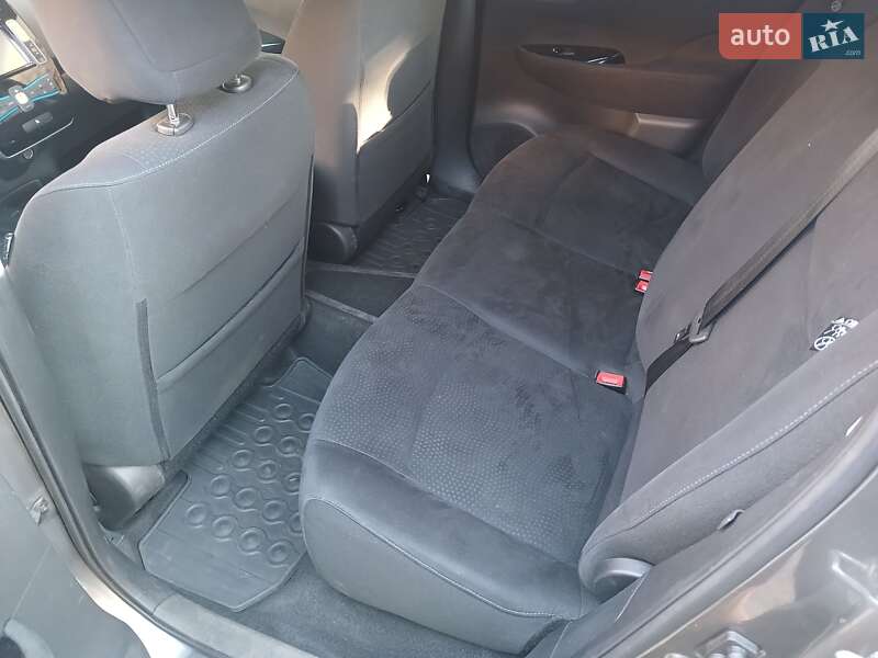 Хэтчбек Nissan Leaf 2014 в Черновцах