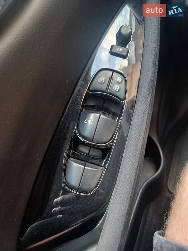 Хэтчбек Nissan Leaf 2014 в Черновцах