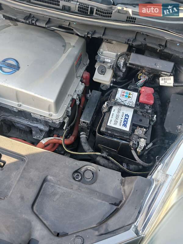 Хэтчбек Nissan Leaf 2014 в Черновцах