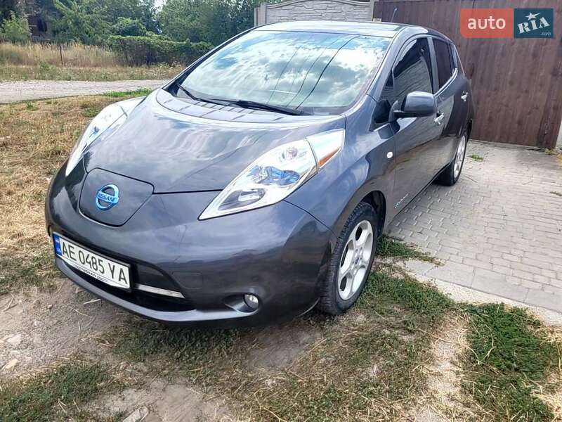 Хэтчбек Nissan Leaf 2013 в Днепре