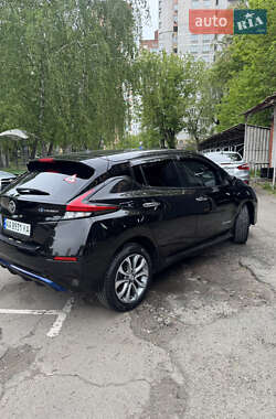 Хэтчбек Nissan Leaf 2018 в 