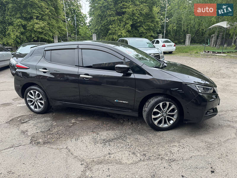 Хетчбек Nissan Leaf 2018 в Києві