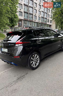 Хэтчбек Nissan Leaf 2018 в 