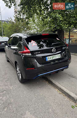 Хэтчбек Nissan Leaf 2018 в 
